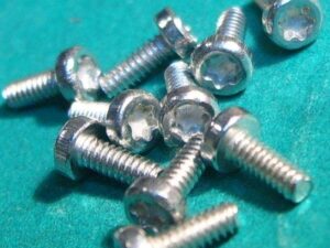 Sony Ericsson Z530 Винты (10шт)