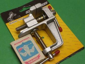 Тиски 30мм настольные на струбцине BD-QLM-8001