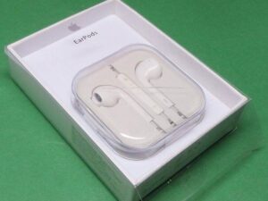 Наушники Apple ориг EarPods с разъемом 3,5 мм с микрофоном с гарнитурой в коробке повтор наименования !!!