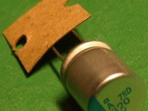 820 мкф 4в 10х12 105°C JAPAN APS низкий ESR конденсатор электролитический