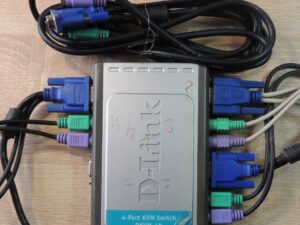 Переключатель DKVM-4K демонтаж, в комплекте 4 шнура (переключает монитор, клавиатуру, мышку)