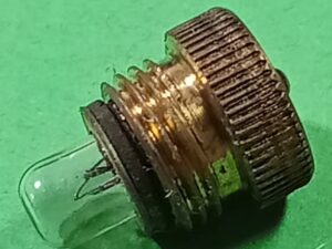 Лампочка 3в 0,6А СМ3-0.6 цоколь 1-М8-1